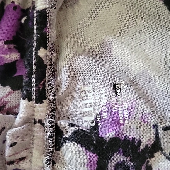 Beautiful floral jersey top by a.n.a. Size is a 1x. - Picture 3 of 4